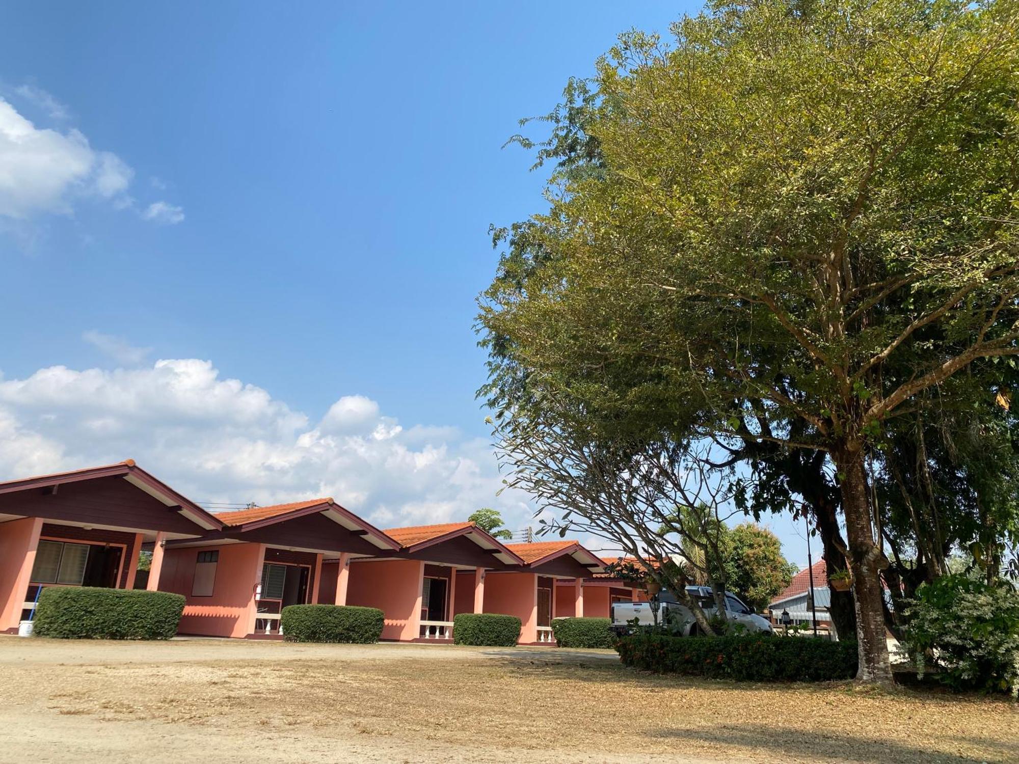 โพธิ์ทองริมทุ่ง Pothong Rimtung Hotel Fang Exterior foto