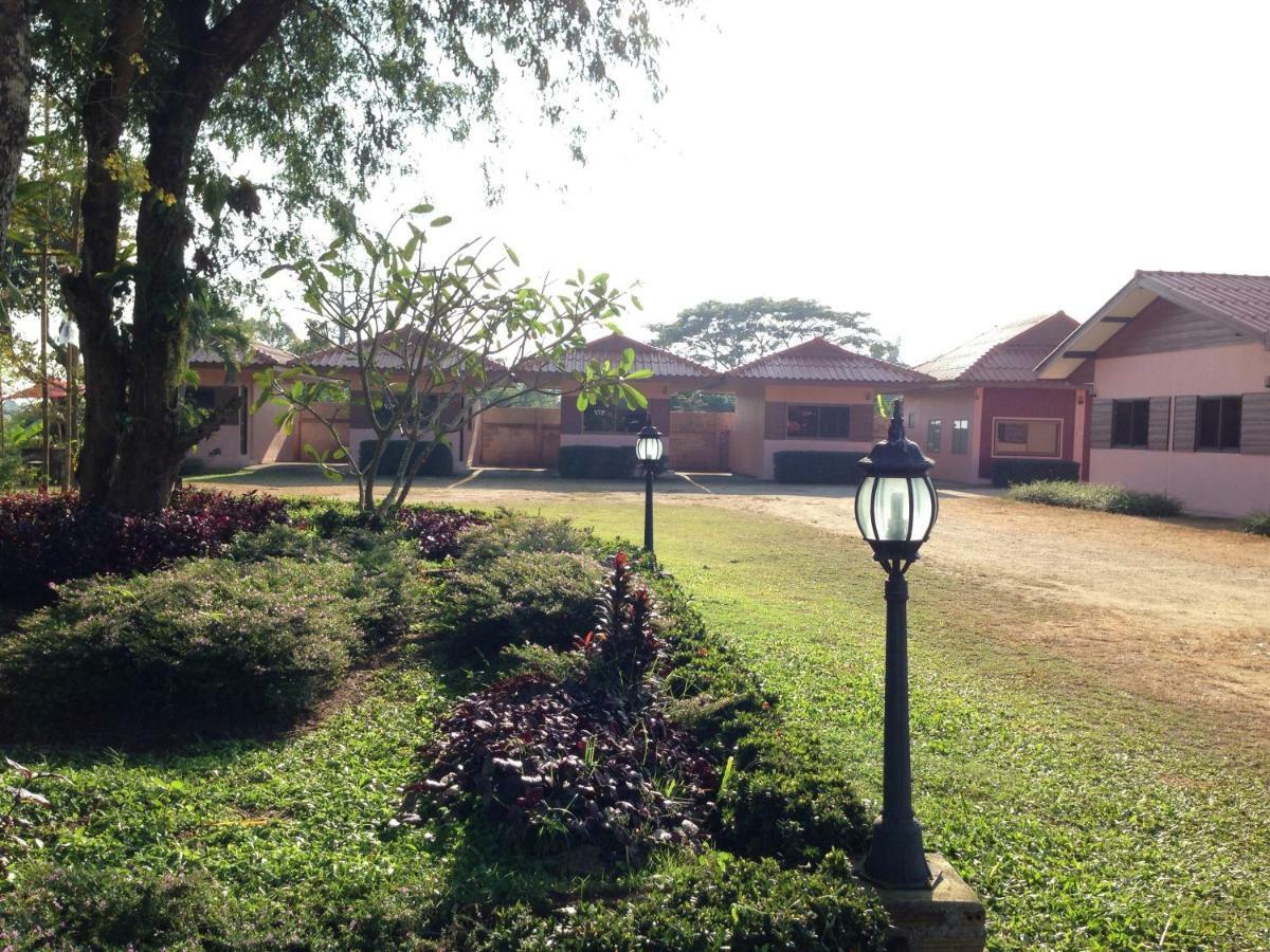 โพธิ์ทองริมทุ่ง Pothong Rimtung Hotel Fang Exterior foto